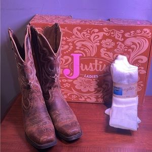 Justin cowboy boots for women